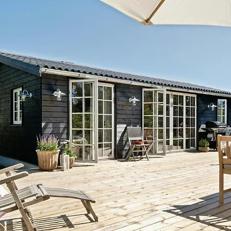 Casa vacanze Small House With Large Garden Near