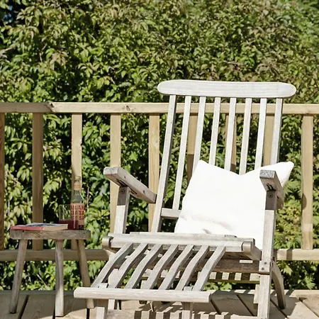 Дом отдыха Small House With Large Garden Near *