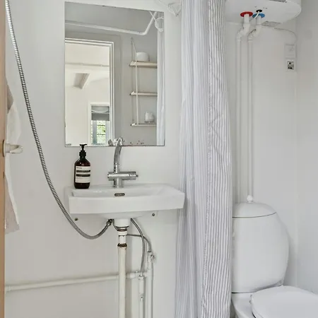 Small House With Large Garden Near Дом отдыха Vejby