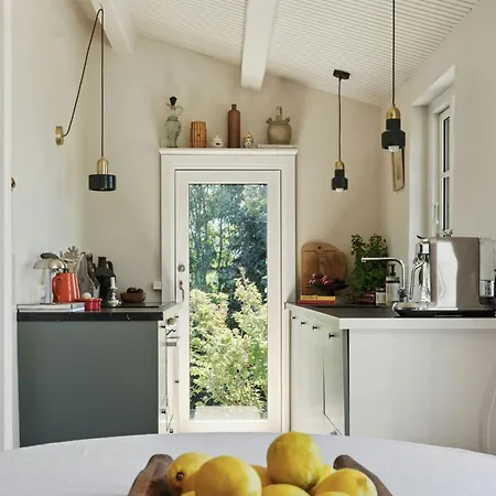 Дом отдыха Small House With Large Garden Near *