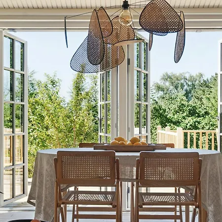 Дом отдыха Small House With Large Garden Near