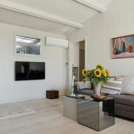 Small House With Large Garden Near Дом отдыха *