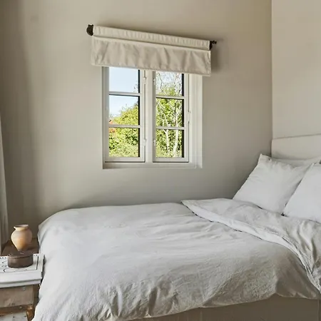 Дом отдыха Small House With Large Garden Near Vejby