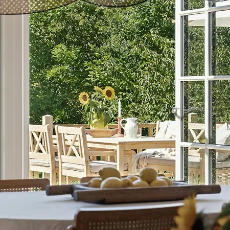Small House With Large Garden Near Feriehus