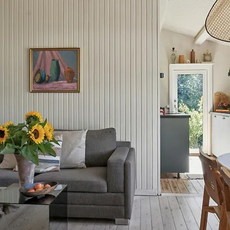 Small House With Large Garden Near Сasa de vacaciones Vejby