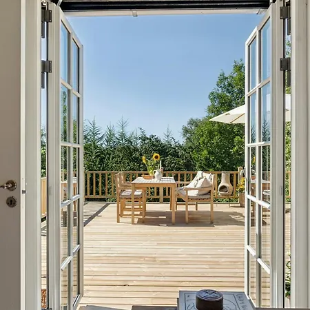Small House With Large Garden Near Сasa de vacaciones Vejby
