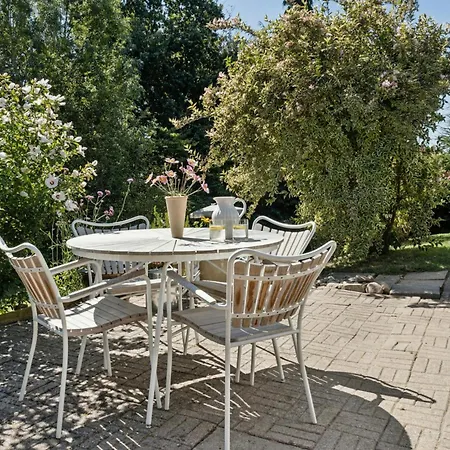 Сasa de vacaciones Small House With Large Garden Near Vejby